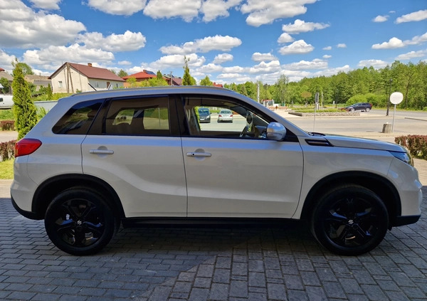 Suzuki Vitara cena 63900 przebieg: 158475, rok produkcji 2017 z Łazy małe 232